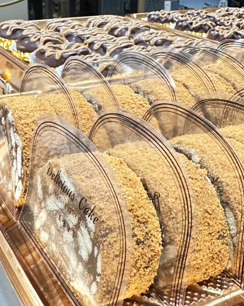 Slice cakes in the Al-Taj case